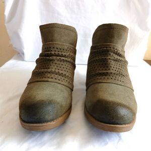 Earth Origins Amanda Fashion Suede Comfort Mule